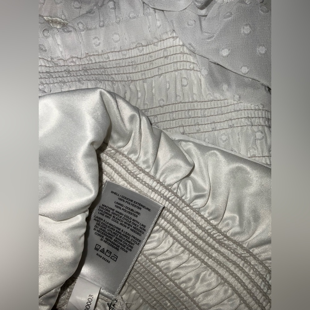 (SOLD) EXPRESS WHITE TOP WITH PUFF SLEEVES PRELOVED - Picture 4 of 5